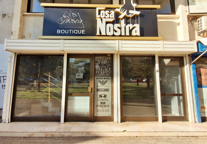 Iznajmljujem Poslovni Prostor, Bar