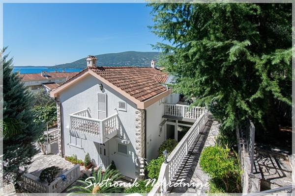 Prodajem Kuću, Savina