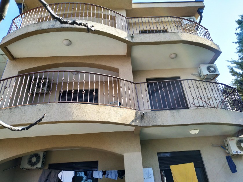 House For Sale, Utjeha