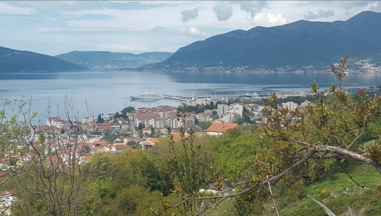 Land plot in Tivat, 275 m²