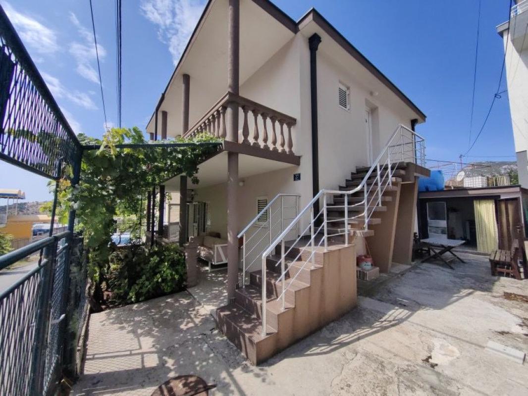 House For Sale, Sutomore