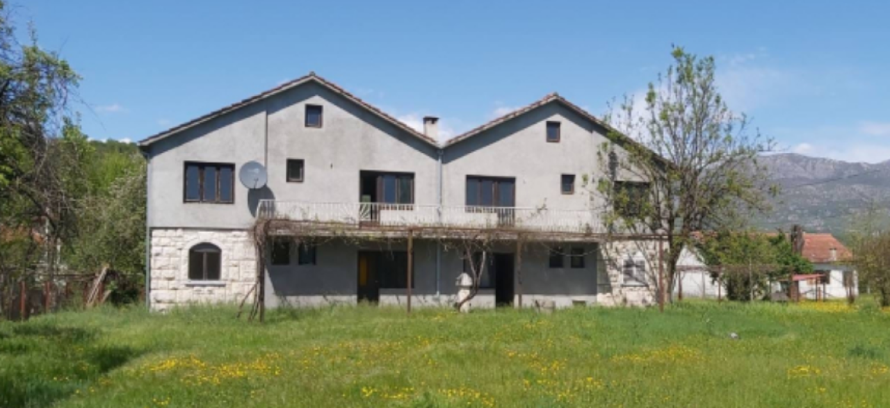 House in Danilovgrad, 360 m²