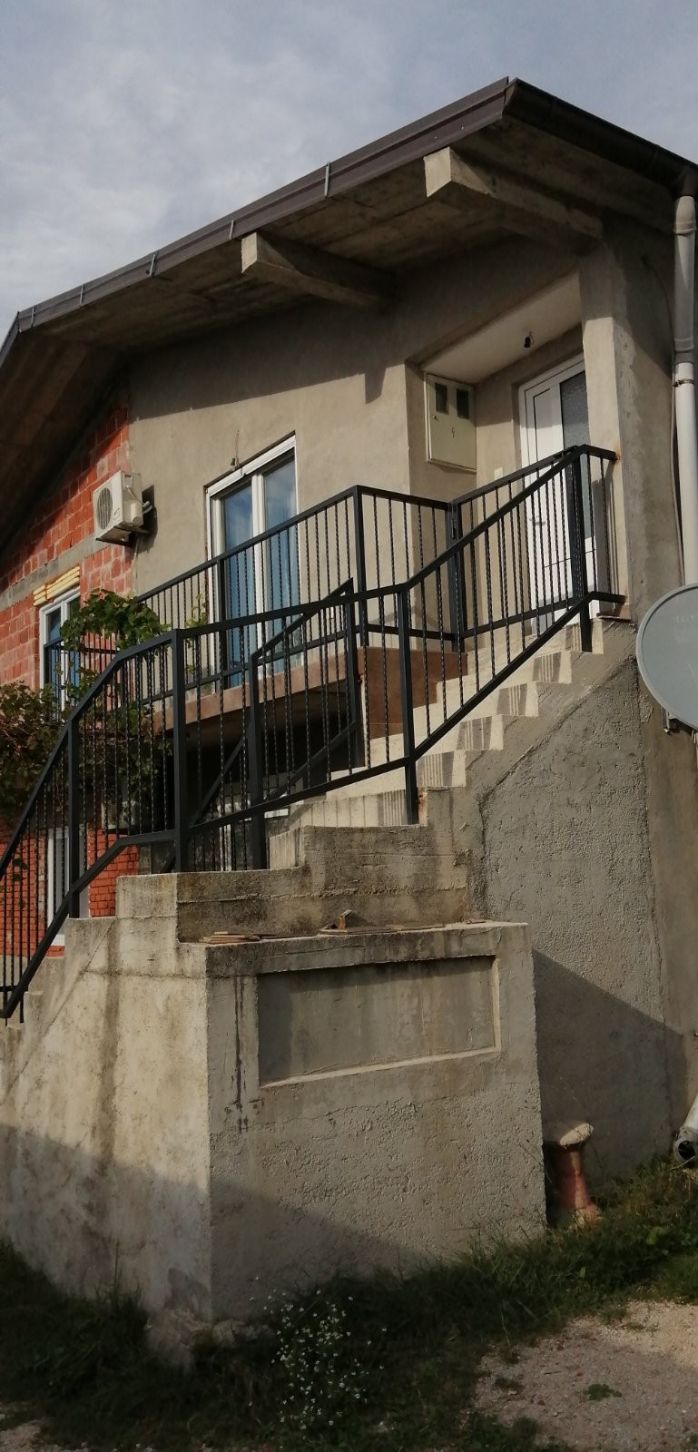 Prodajem Kuću, Sutomore