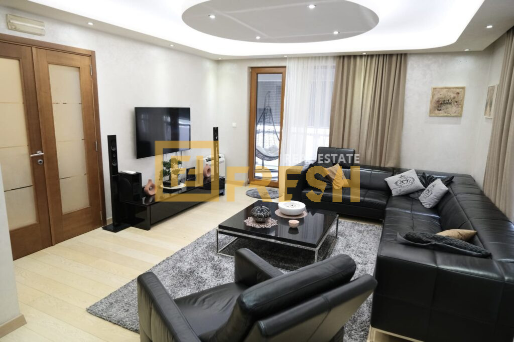 Lux četvorosoban stan, 178m2, Tološki apartmani, Izdavanje