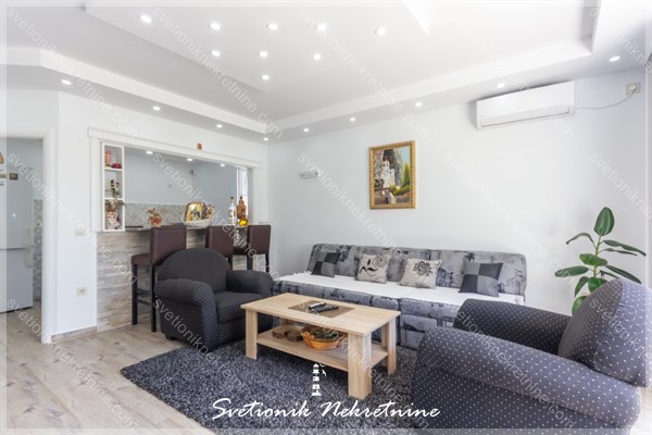 House For Sale, Sušćepan