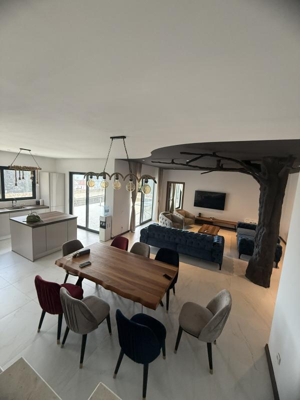 House in Utjeha, 220 m²