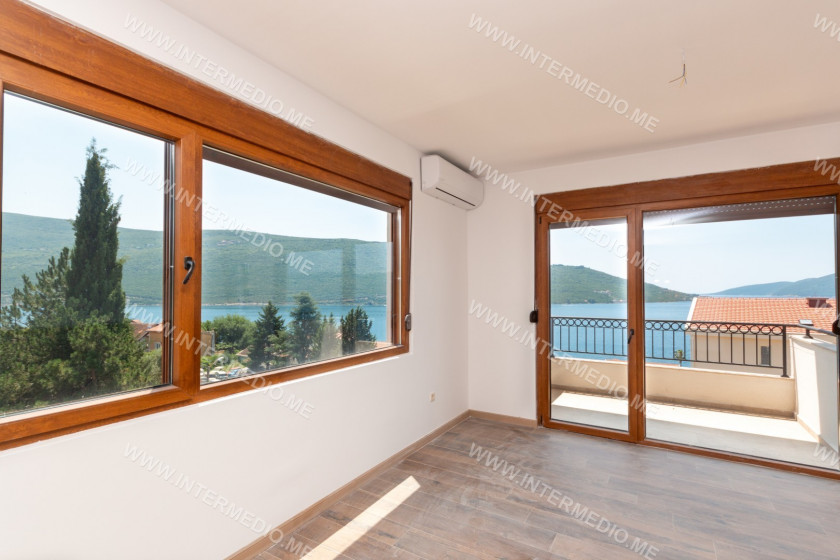 Two-Bedroom Apartment for Sale – 87m² with Stunning Sea View – 200m from the Bea