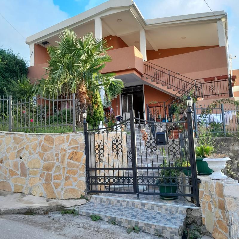 House in Bar, 400 m²