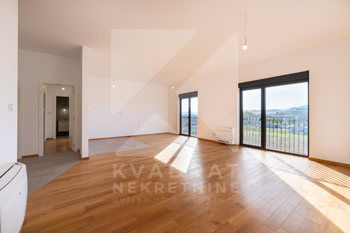 Izdavanje, Trosoban stan, Podgorica, Zabjelo, 208m2