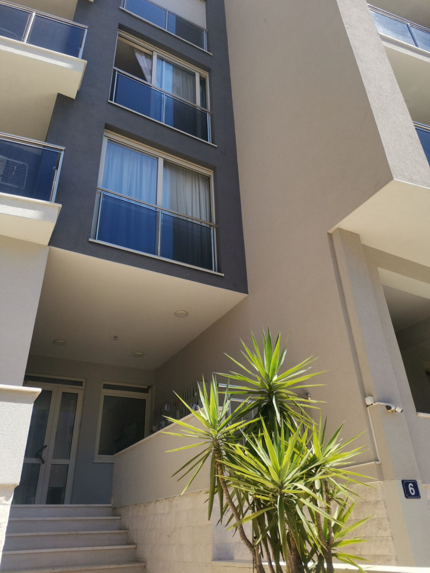 Prodajem Stan-Apartman, Centar