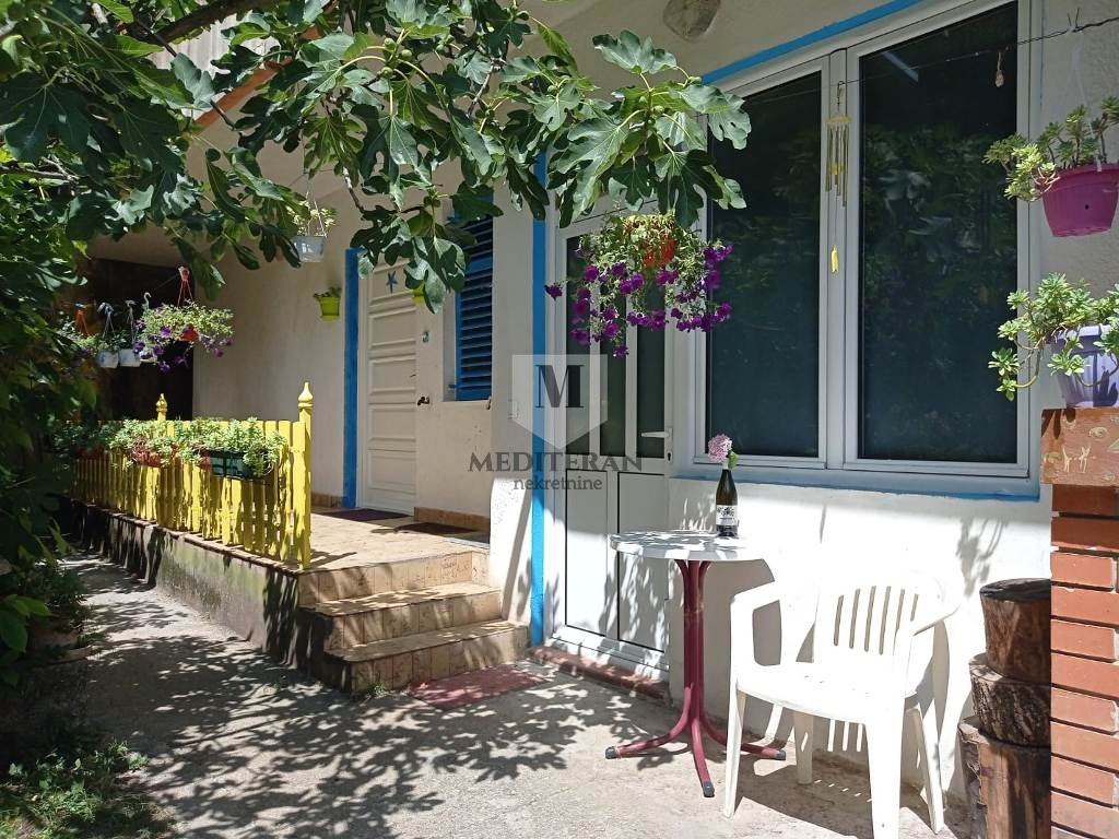 House For Sale, Sutorina