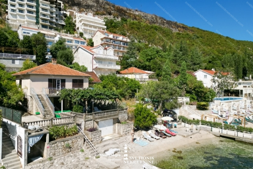 Prodajem Kuću, Njivice