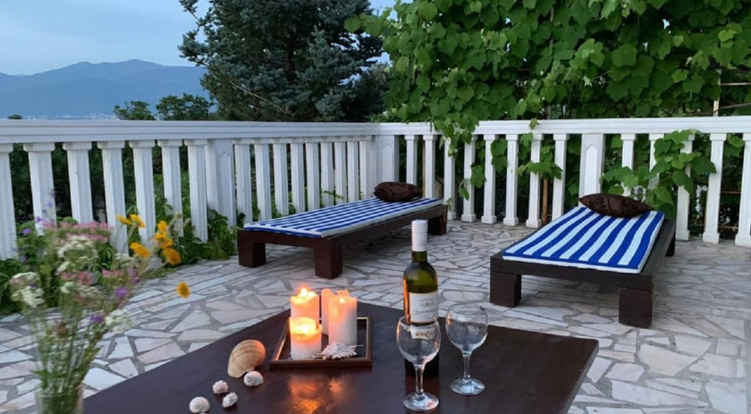 Renovated family villa 10 meters from the sea, Krašići