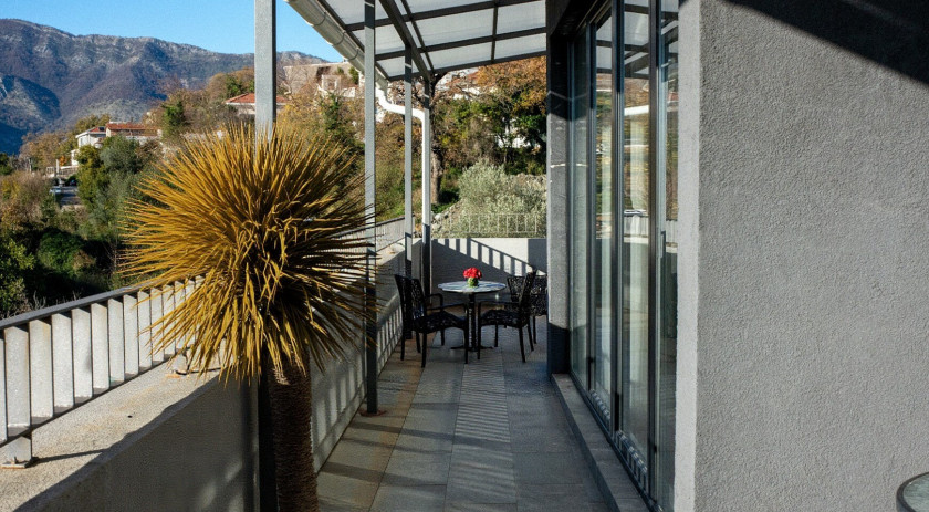 Three Bedroom Apartment with Panoramic Bay Views, Tivat