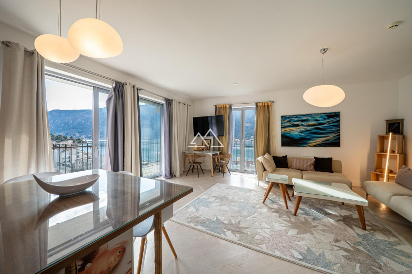 Namešten stan sa 3 spavaće sobe u Dobroti