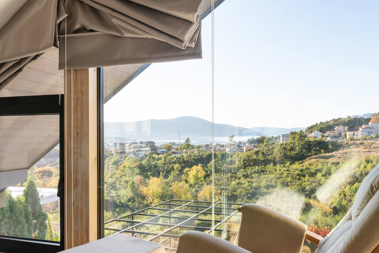 House For Sale, Mrčevac