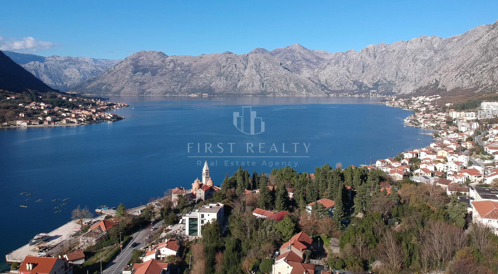 Plot on the main way of Dobrota