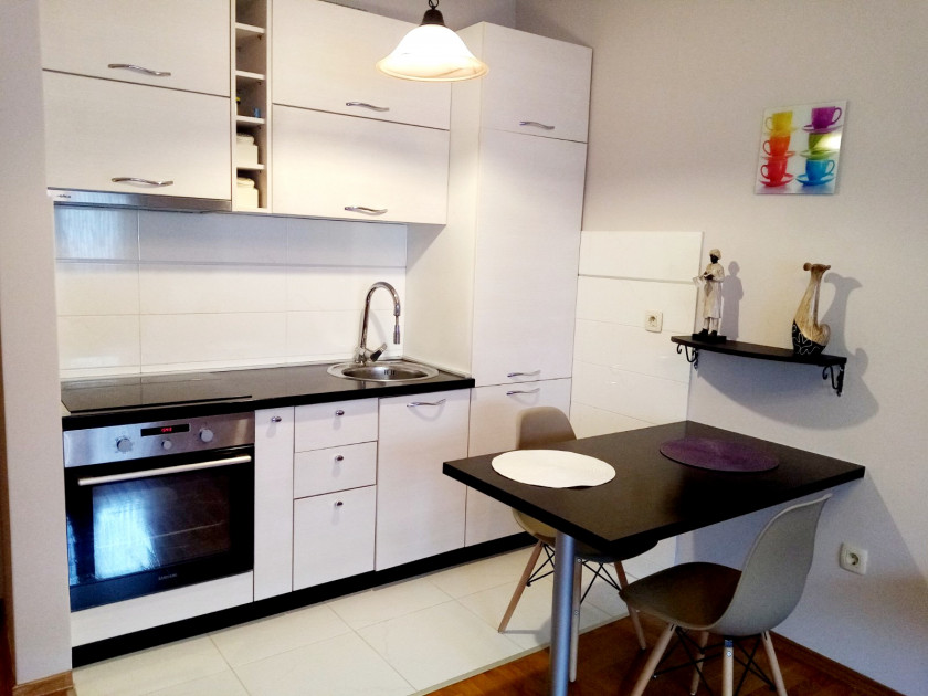 Iznajmljujem Stan-Apartman, Tuški Put