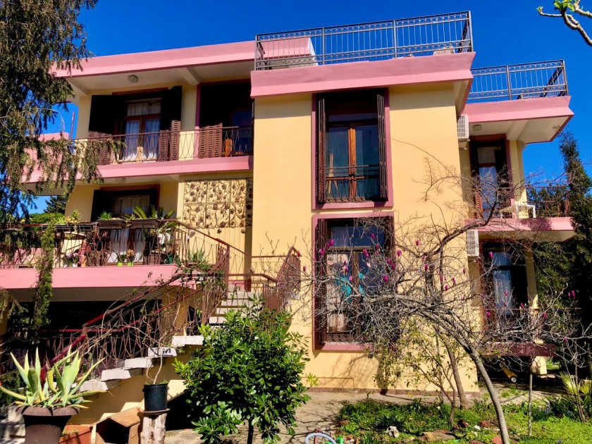 House For Sale, Šušanj