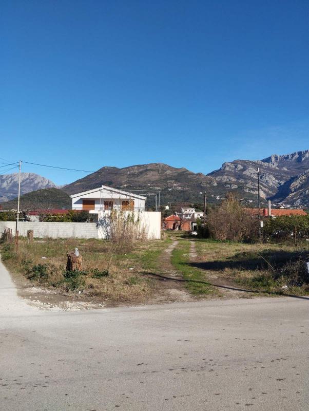 Land plot in Polje, 1750 m²