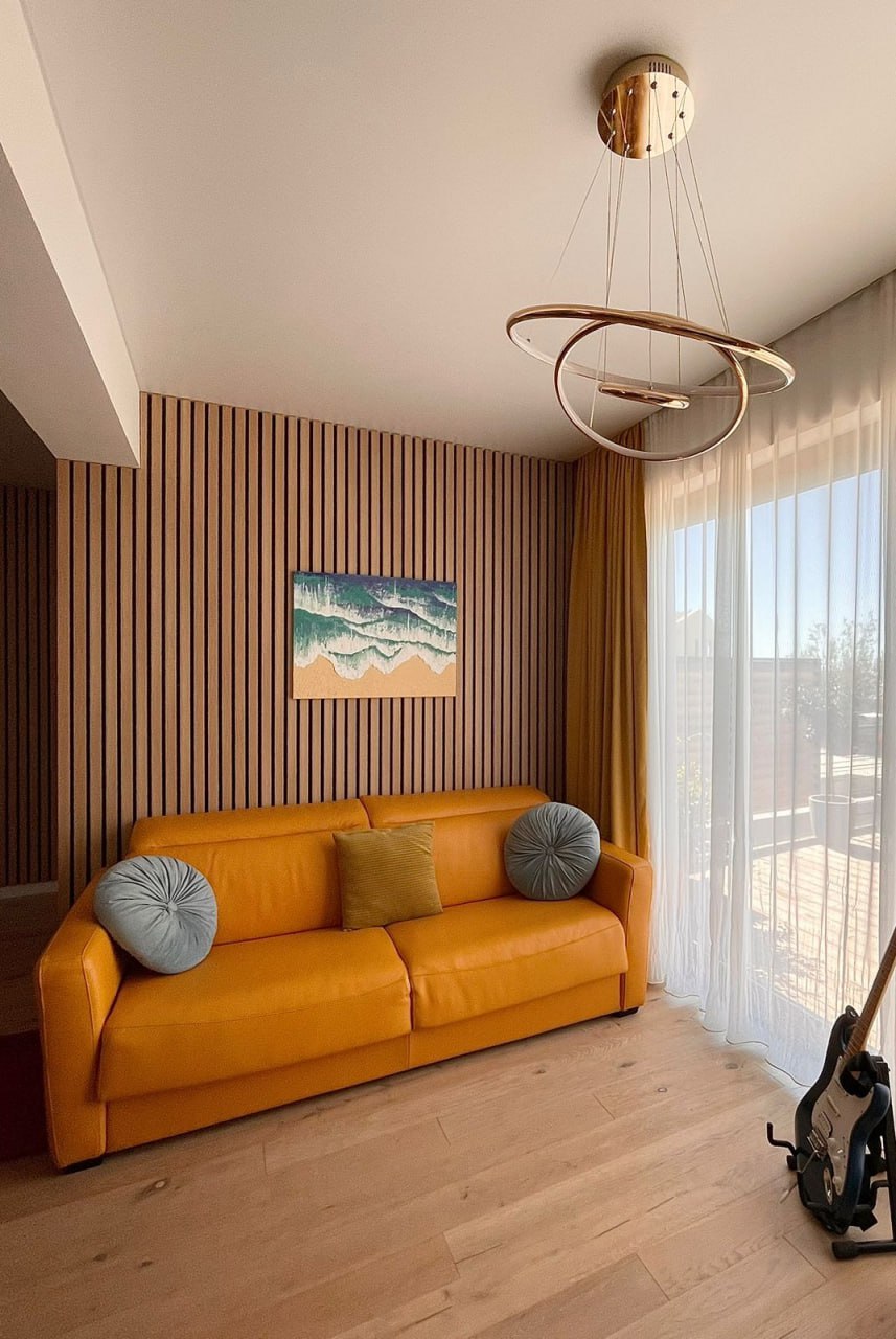 House For Sale, Kavač