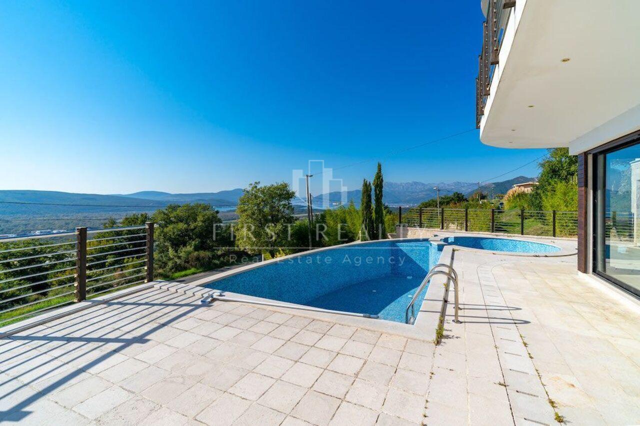 Modern villa with sea view