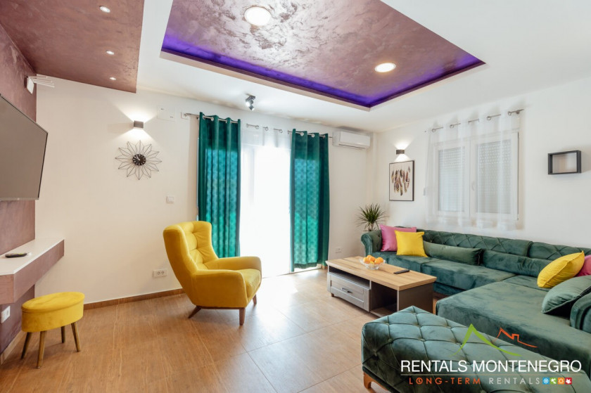 Iznajmljujem Stan-Apartman, Gomila