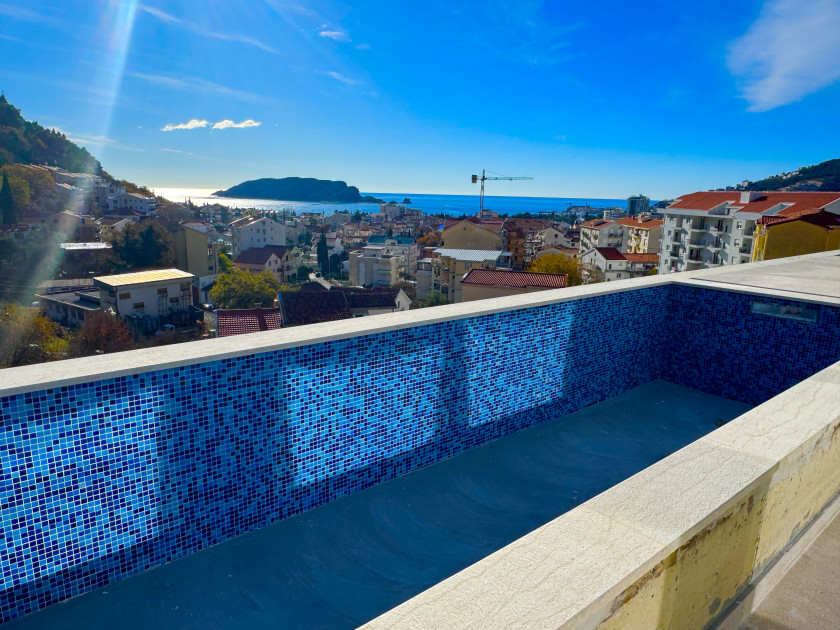 Prodajem Stan-penthaus u Budvi