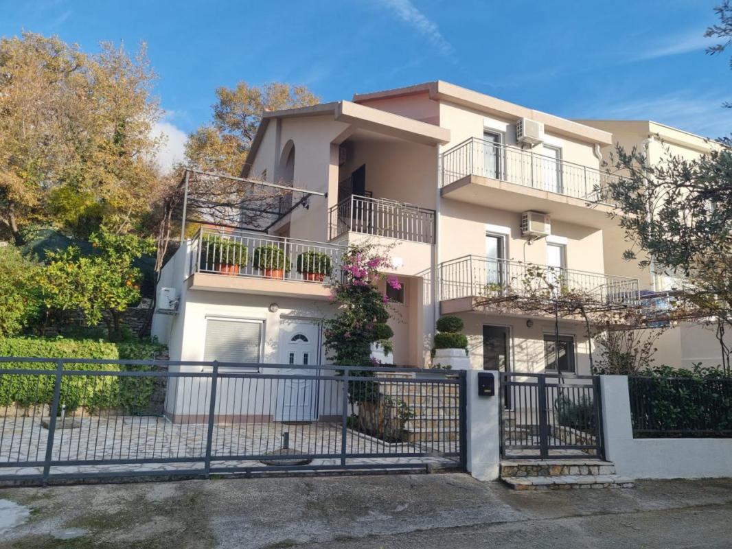 House in Petrovac, 160 m²