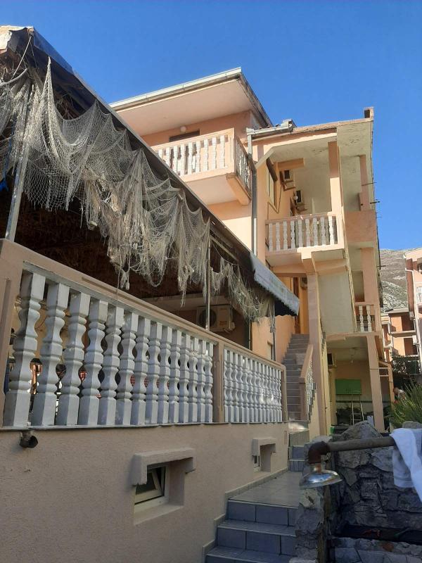 House in Sutomore, 210 m²