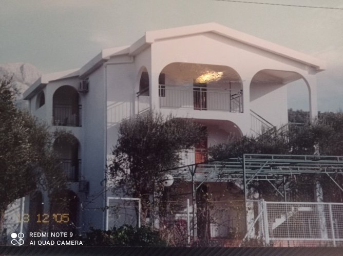 House For Sale, Bjeliši