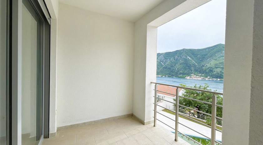 Two bedroom apartment in a complex with a swimming pool, Dobrota