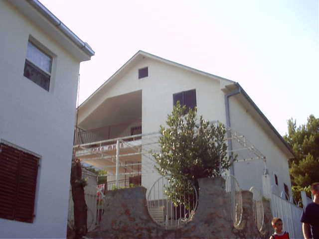 Prodajem Kuću, Sutomore