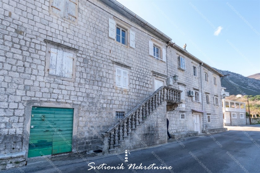 Prodajem Kuću, Prčanj