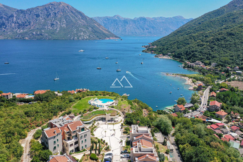 Namešten trosoban stan u klupskom stambenom kompleksu u Bokokotorskom zalivu