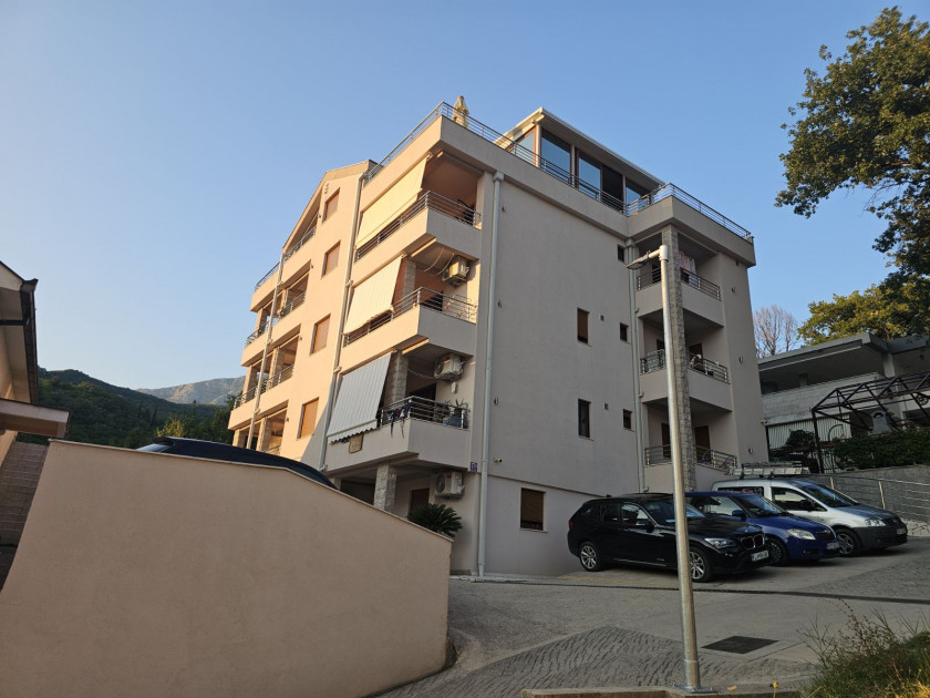 Iznajmljujem Stan-Apartman, Topla
