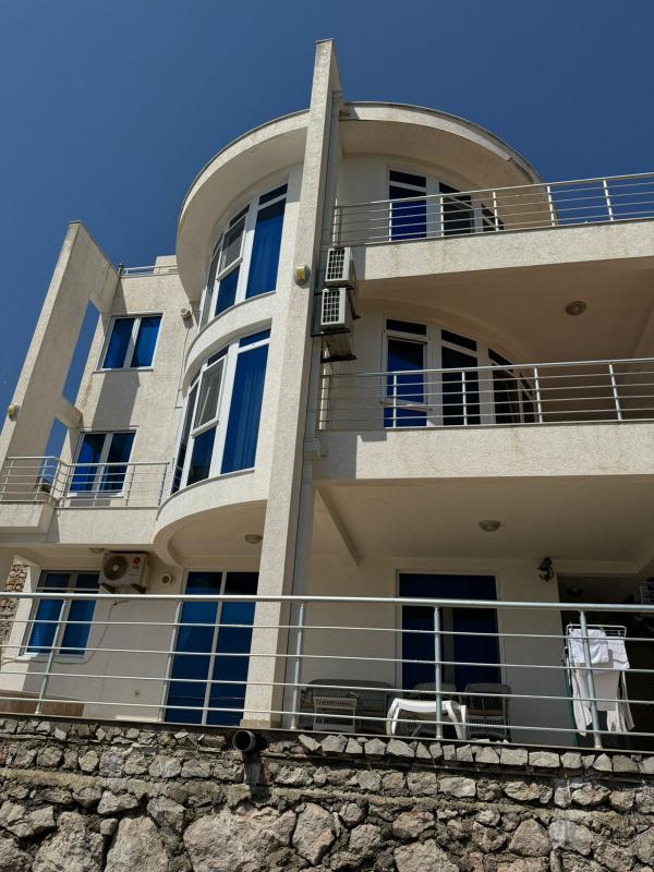 House in Dobra Voda, 306 m²