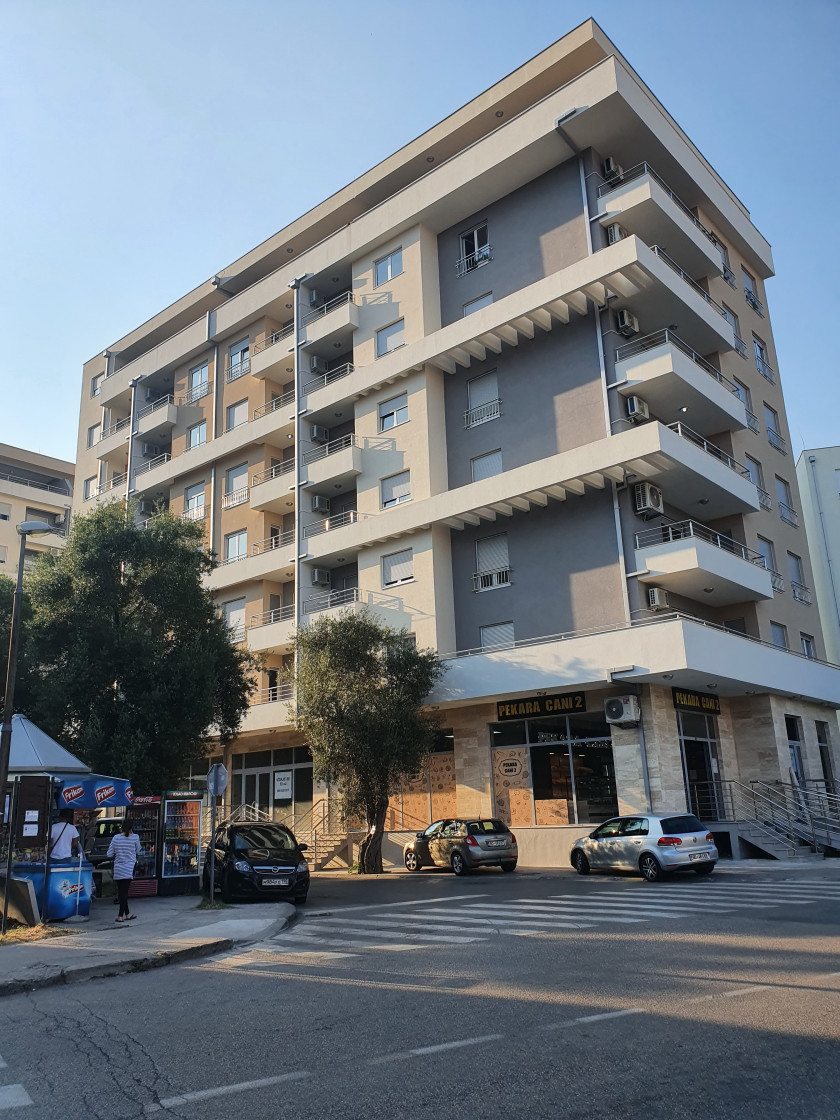 Budva, izdajem jednosoban stan u centru