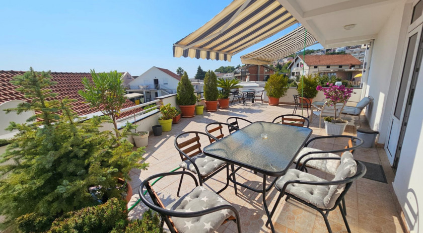 A house with 15 apartments, Bar