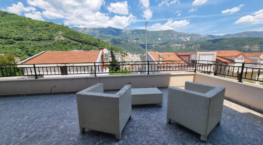 One bedroom apartment with a spacious terrace, Budva Okolina
