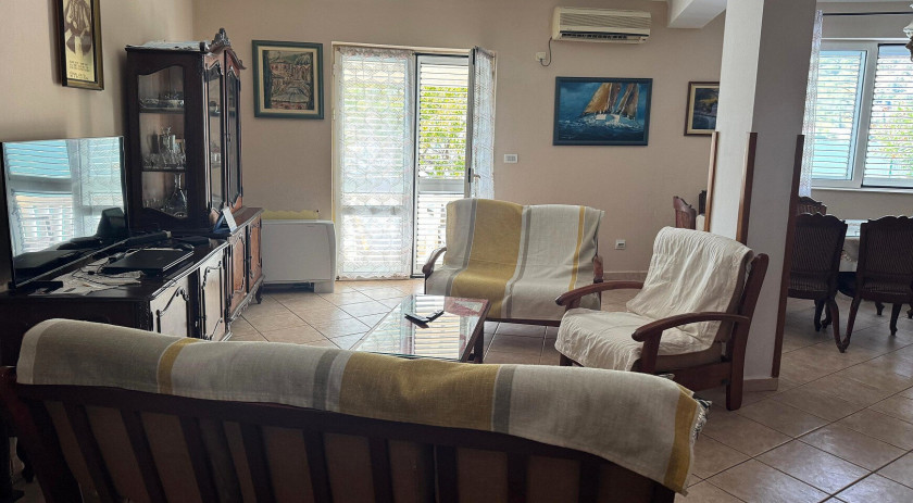 Spacious house on the first line from the sea in Lepetani, Tivat