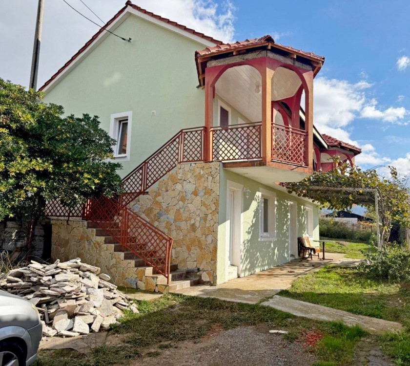 Prodajem Kuću, Šušanj