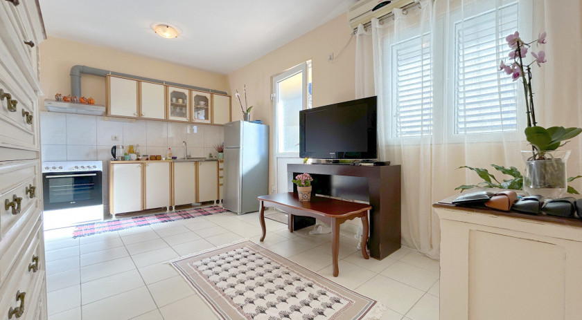 Cozy one bedroom apartment 80 meters from the sea, Orahovac