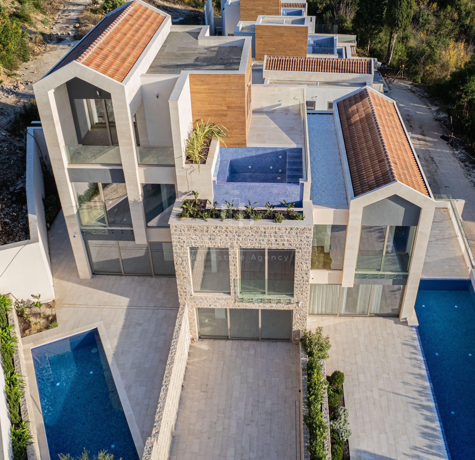 Townhouse with incredible city views