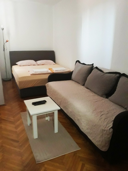 Apartment For Rent, Bar