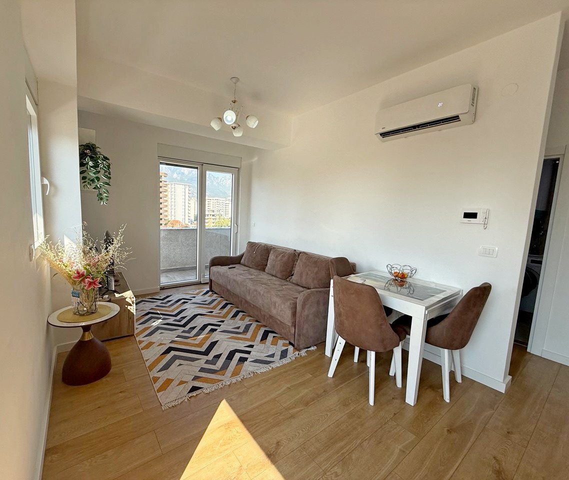 Prodajem Stan-Apartman, Bar Centar