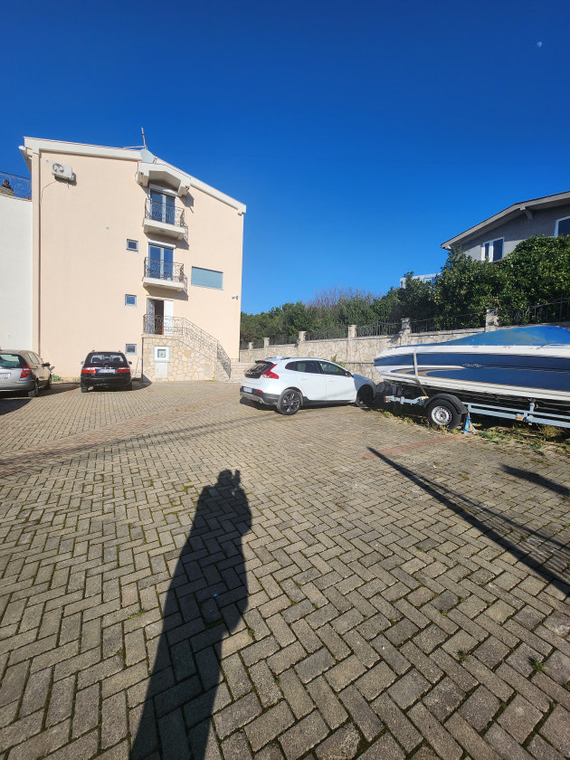 Apartment For Sale, Bar