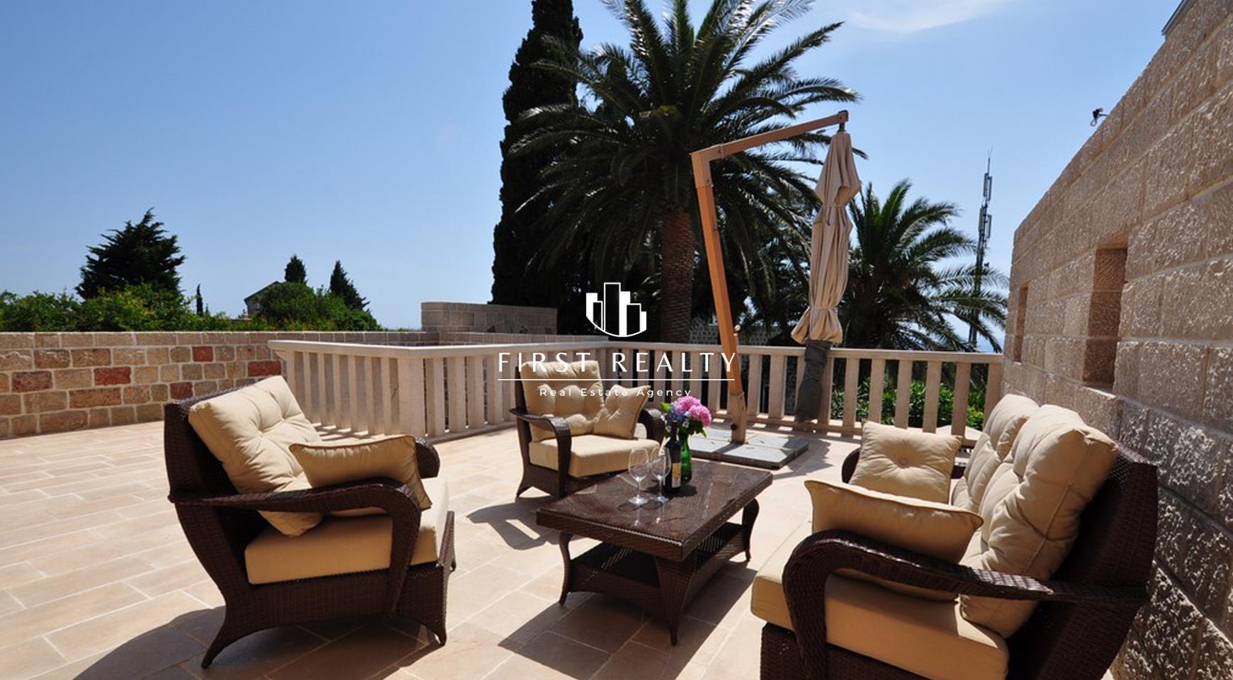 Villa with a large plot in a beautiful location