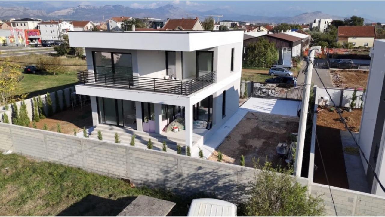 House in Podgorica, 225 m²
