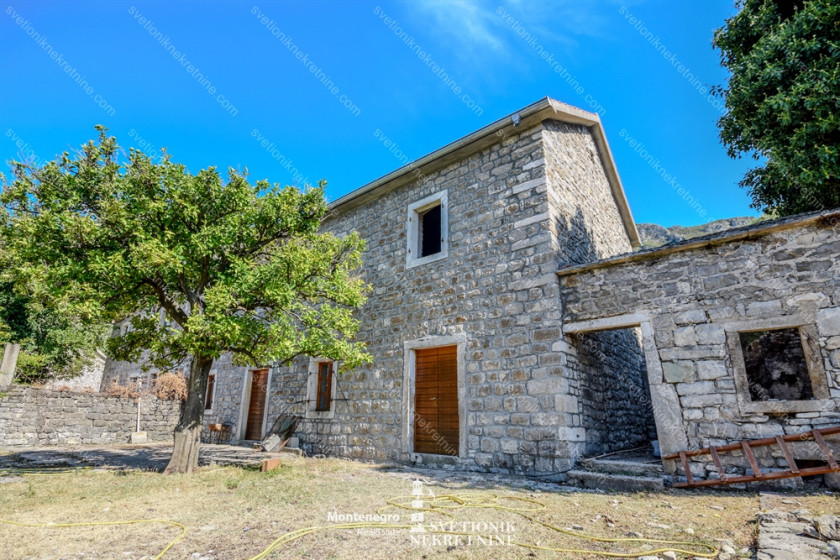 Prodajem Kuću, Zelenika